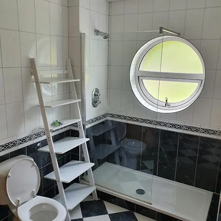 Homestay Priory Guest *